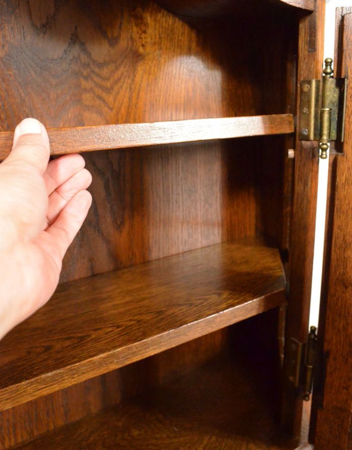 ウォールキャビネット　アンティーク家具　小さなガラス扉のキャビネット、フランスから到着したアンティークウォールキャビネット（鍵付き）。棚板は可動です。(j-1723-f)