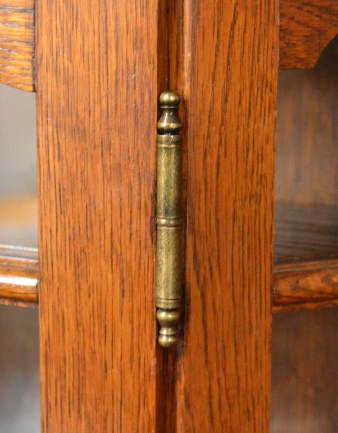 ウォールキャビネット　アンティーク家具　小さなガラス扉のキャビネット、フランスから到着したアンティークウォールキャビネット（鍵付き）。兆番も当時のものをそのまま使っています。(j-1723-f)