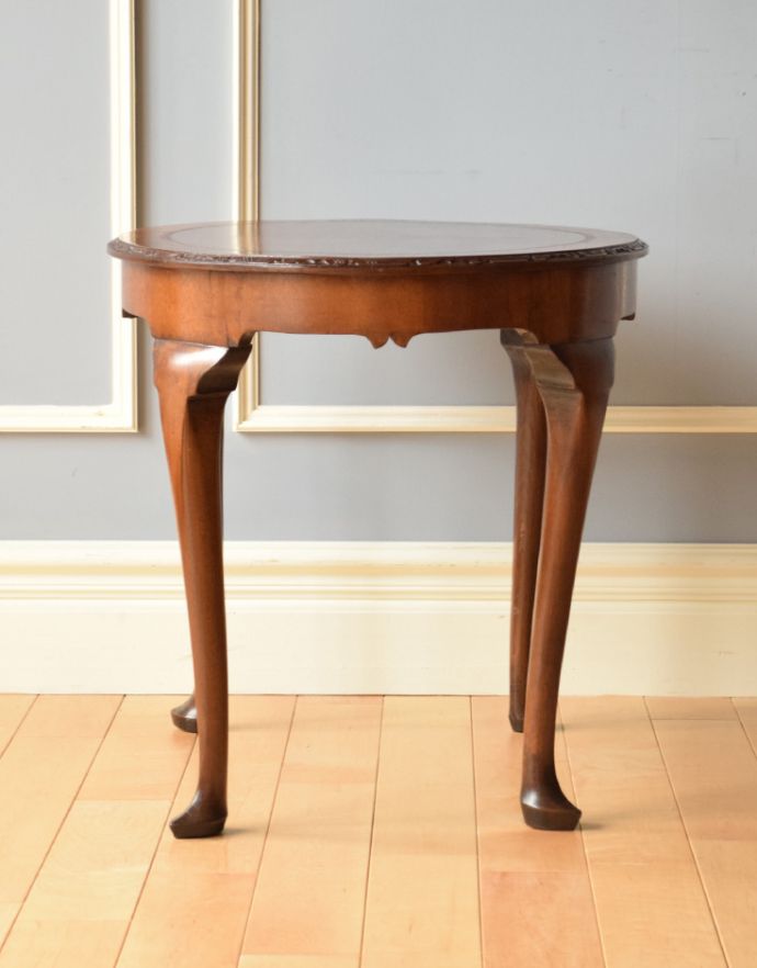 ロイドテーブル　アンティーク家具　美しいアンティークの英国家具、オケージョナルテーブル。横から見ても美しいデザインです。(j-1729-f)