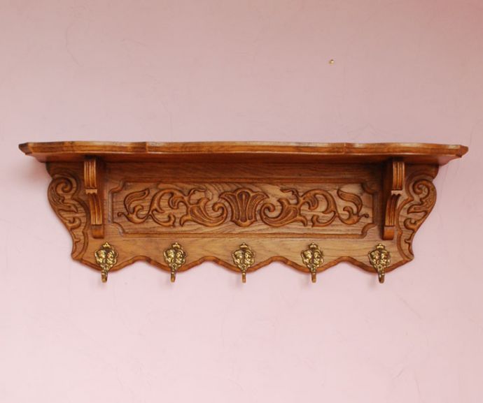 ウォールシェルフ・ウォールハンガー　アンティーク家具　フランスアンティークの壁付け家具、彫りがとってもキレイなウォールハンガー（壁付けシェルフ）。木製で存在感のある本格的なインテリアです。(j-1730-f)