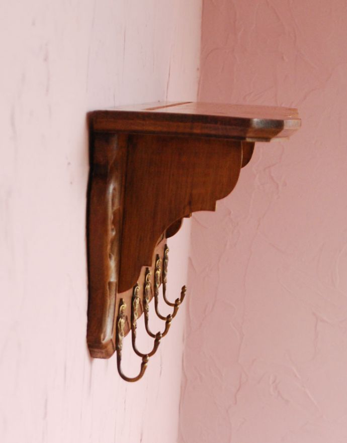 ウォールシェルフ・ウォールハンガー　アンティーク家具　フランスアンティークの壁付け家具、彫りがとってもキレイなウォールハンガー（壁付けシェルフ）。横から見ても美しいデザインです。(j-1730-f)