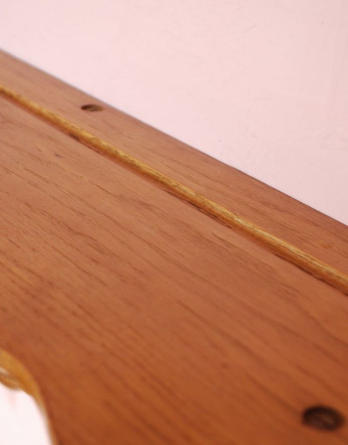 ウォールシェルフ・ウォールハンガー　アンティーク家具　フランスアンティークの壁付け家具、彫りがとってもキレイなウォールハンガー（壁付けシェルフ）。天板には、写真やカードなどを飾りやすくするための溝が入っています。(j-1730-f)