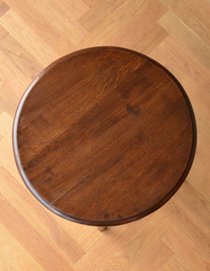 アンティークのテーブル　アンティーク家具　英国スタイルのアンティーク家具、コンパクトなオケージョナルテーブル。天板もピカピカにお直ししました。(j-1734-f)