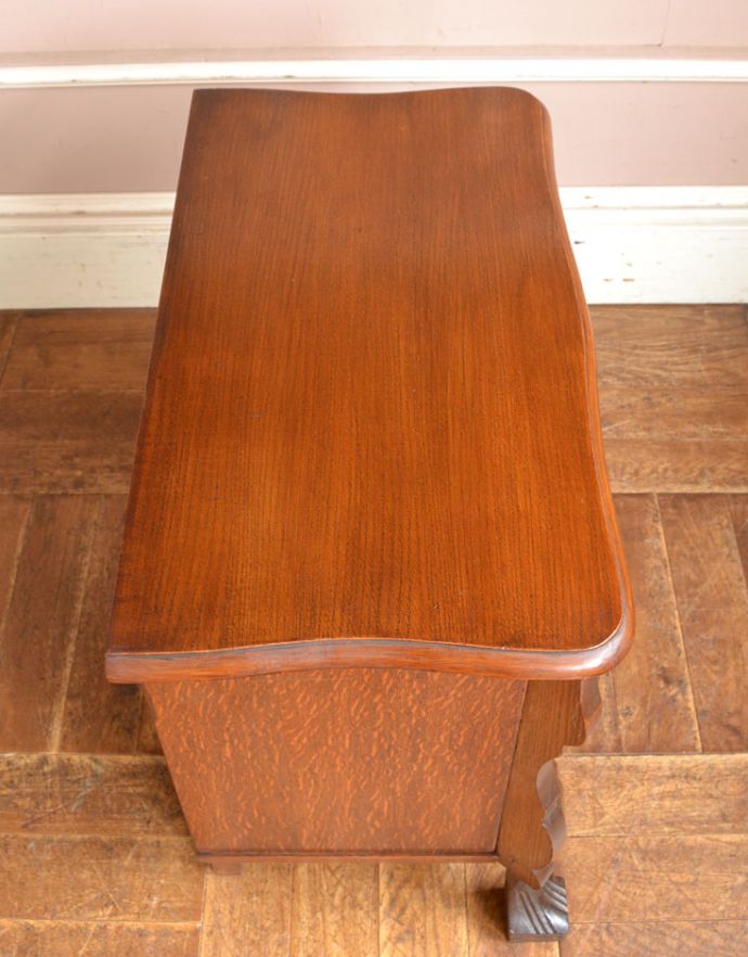 アンティークのチェスト　アンティーク家具　アンティークのフレンチ輸入家具、オーク材の３段チェスト（コモード）。天板も木目がとってもキレイです。(j-1741-f)