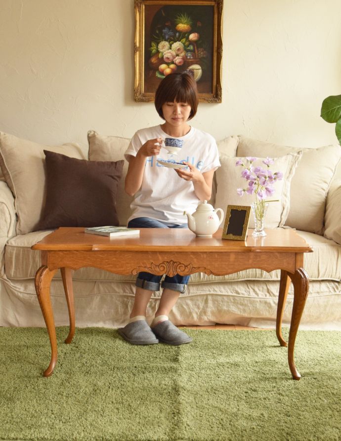 ロイドテーブル　アンティーク家具　南フランスの美しいアンティーク家具、脚まで美しいコーヒーテーブル。サイドテーブルにも最適！使いたいときに使いたいところに持ってこられる気軽さが魅力です。(j-1743-f)