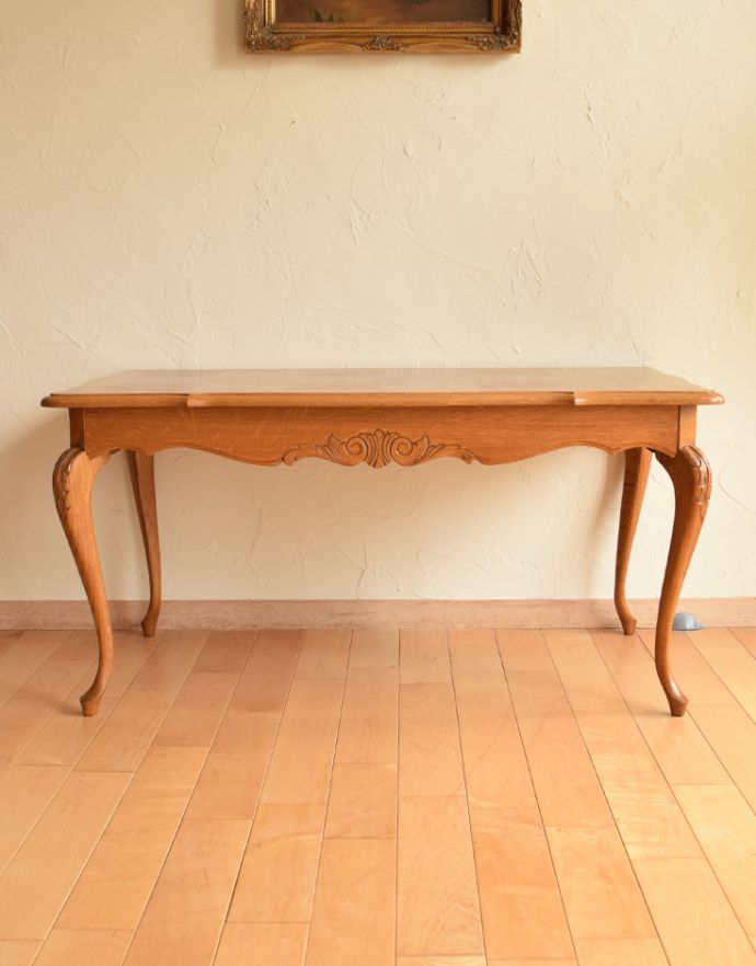 ロイドテーブル　アンティーク家具　南フランスの美しいアンティーク家具、脚まで美しいコーヒーテーブル。きちんとメンテナンスしてあるので、裏側もキレイです。(j-1743-f)