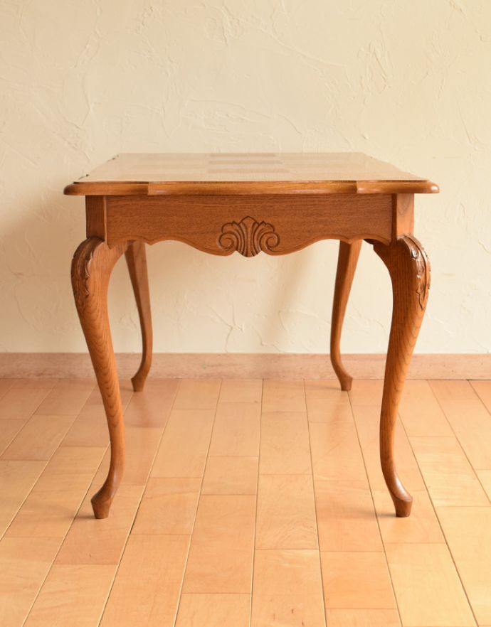 ロイドテーブル　アンティーク家具　南フランスの美しいアンティーク家具、脚まで美しいコーヒーテーブル。脚の美しさが自慢のテーブル！猫脚が優雅なテーブルです。(j-1743-f)