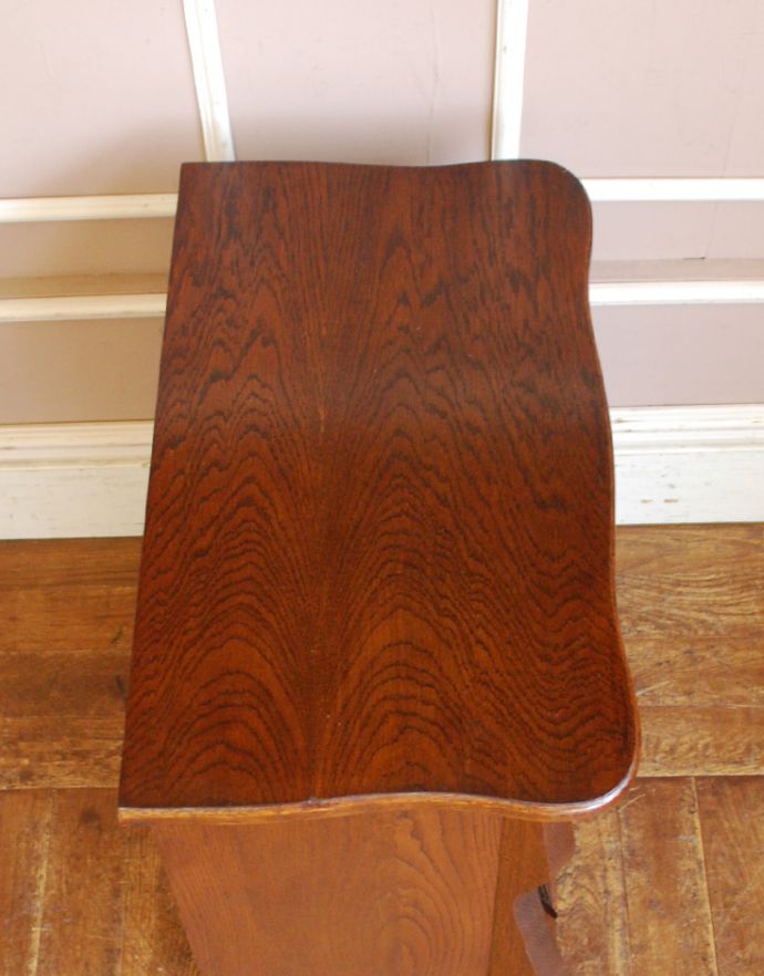 アンティークのチェスト　アンティーク家具　アンティークの素敵なフレンチ家具、３段タイプのチェスト（コモード）。天板も木目がとってもキレイです。(j-1745-f)