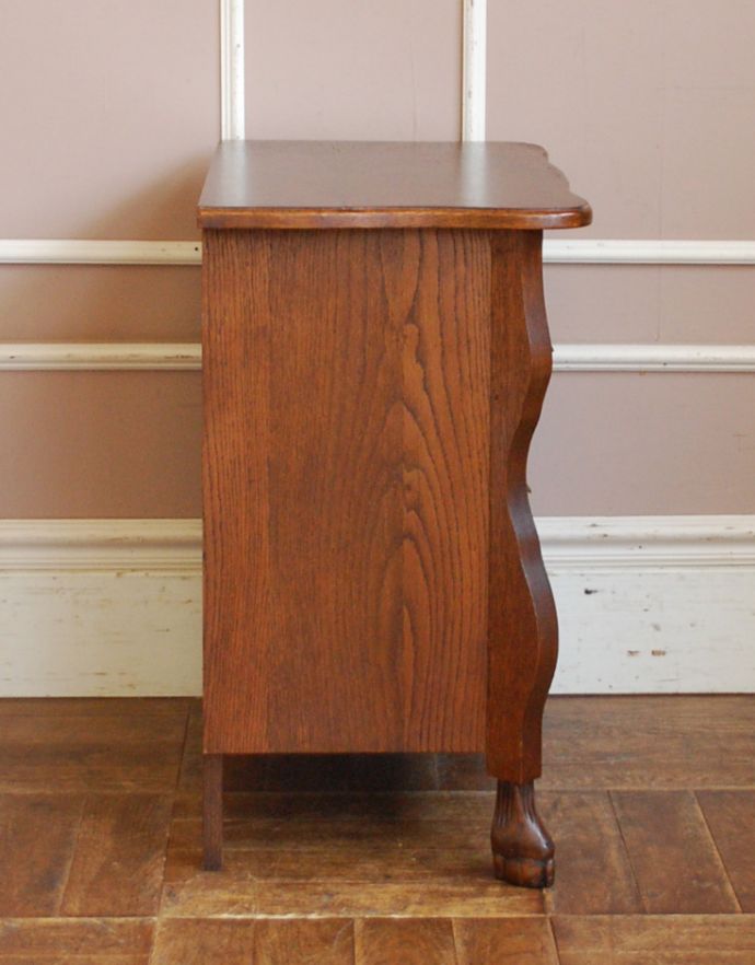 アンティークのチェスト　アンティーク家具　アンティークの素敵なフレンチ家具、３段タイプのチェスト（コモード）。前板が波打っています。(j-1745-f)