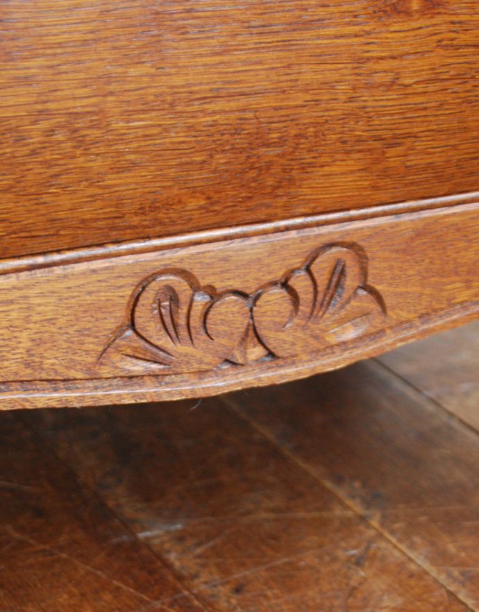 アンティークのチェスト　アンティーク家具　アンティークの素敵なフレンチ家具、３段タイプのチェスト（コモード）。フランスらしい優雅で上品なデザインです。(j-1745-f)