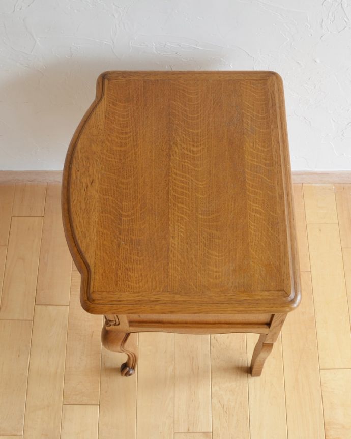 アンティークのチェスト アンティーク家具 南フランスのアンティーク家具、寝室が華やかになる小さくて可愛いベッドサイドチェスト。ピカピカにお直ししてあります。(j-1751-f)