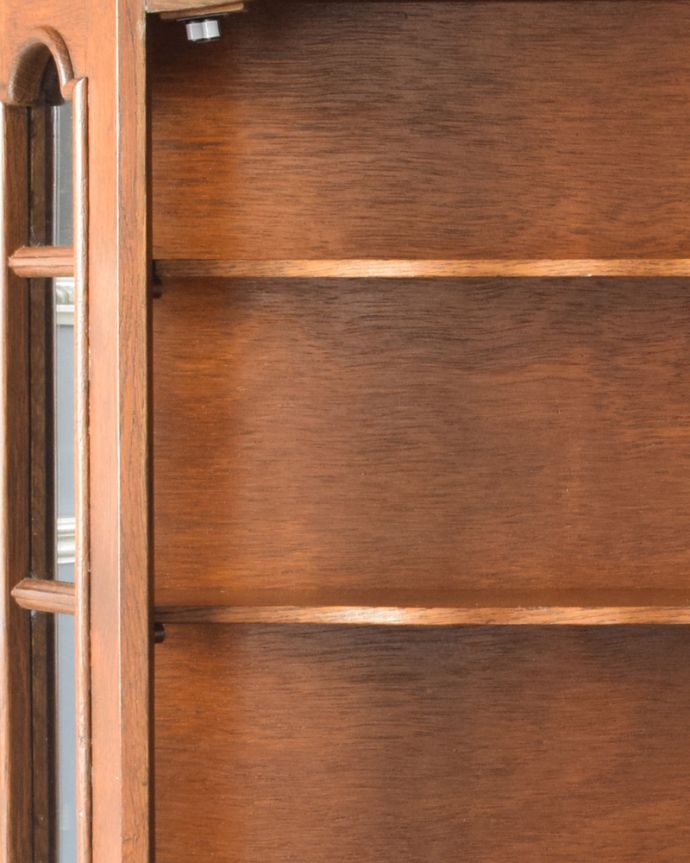 ウォールキャビネット　アンティーク家具　お気に入りを並べて自分だけのショーケース、 美しいアンティークのウォールキャビネット。棚板は取り外しできます。(j-1763-f)