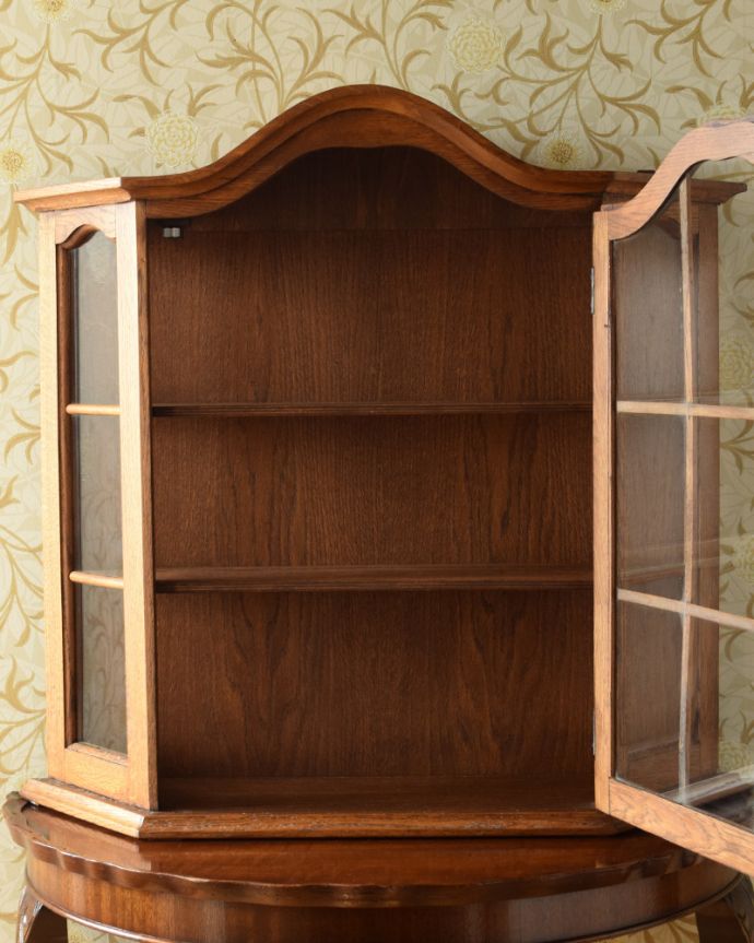 ウォールキャビネット　アンティーク家具　気軽に楽しめる小さなアンティーク家具、壁付けできるウォールキャビネット。内側はボディと同じ色味の木肌になっています。(j-1764-f)