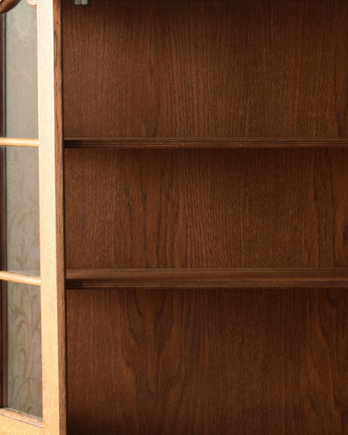 ウォールキャビネット　アンティーク家具　気軽に楽しめる小さなアンティーク家具、壁付けできるウォールキャビネット。棚板は可動です。(j-1764-f)