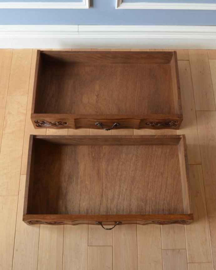 アンティークのチェスト　アンティーク家具　南フランスのアンティーク家具、彫がたっぷりの２段チェスト。引き出しは２杯。(j-1767-f)