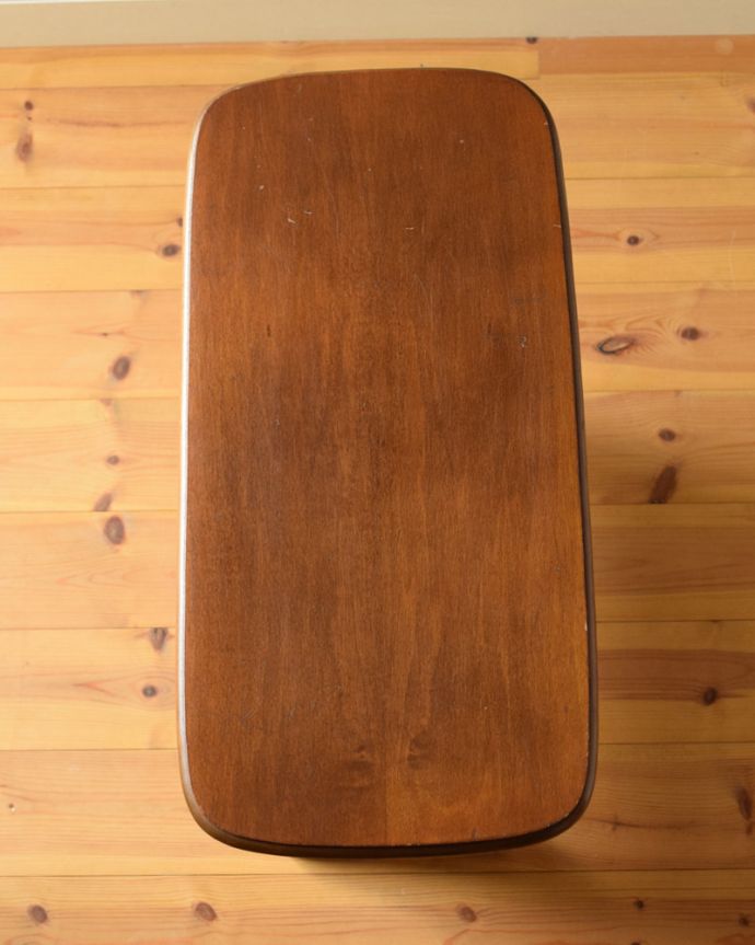 マガジンラック　アンティーク家具　フランスアンティークの小さな収納家具、スラッとしたシルエットが美しい天板付きのマガジンラック。天板があります。(j-1768-f)