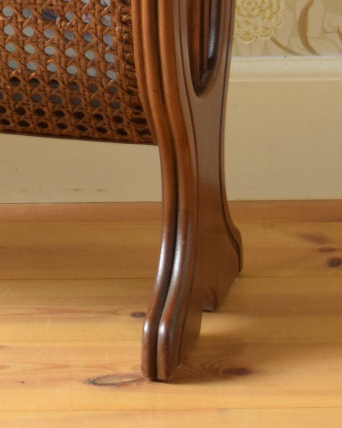 マガジンラック　アンティーク家具　フランスアンティークの小さな収納家具、スラッとしたシルエットが美しい天板付きのマガジンラック。メンテナンスしているので安心してお使いいただけます。(j-1768-f)