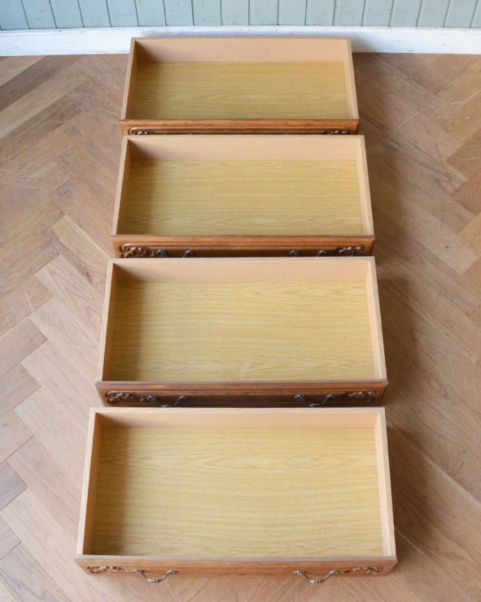 アンティークのチェスト アンティーク家具 フランスで見つけたアンティーク家具、猫脚の実用的なフレンチ4段チェスト。引き出しは全部で4杯。(j-1769-f)