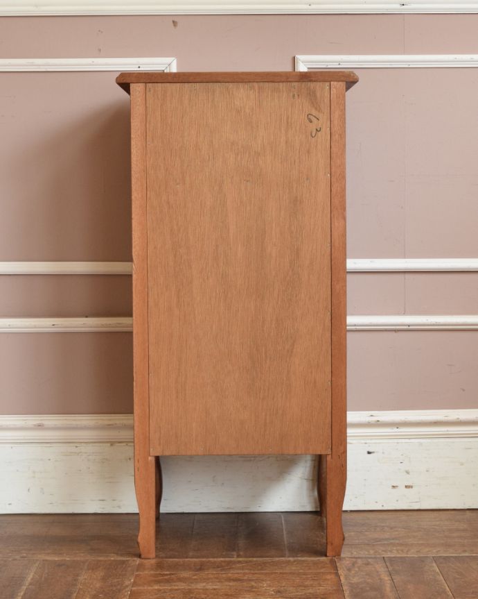 アンティークのチェスト　アンティーク家具　アンティークのフランス家具、オープンスペース付きの３段チェスト（ナイトテーブル）。きちんとメンテナンスしてあるので、裏側もキレイです。(j-1774-f)