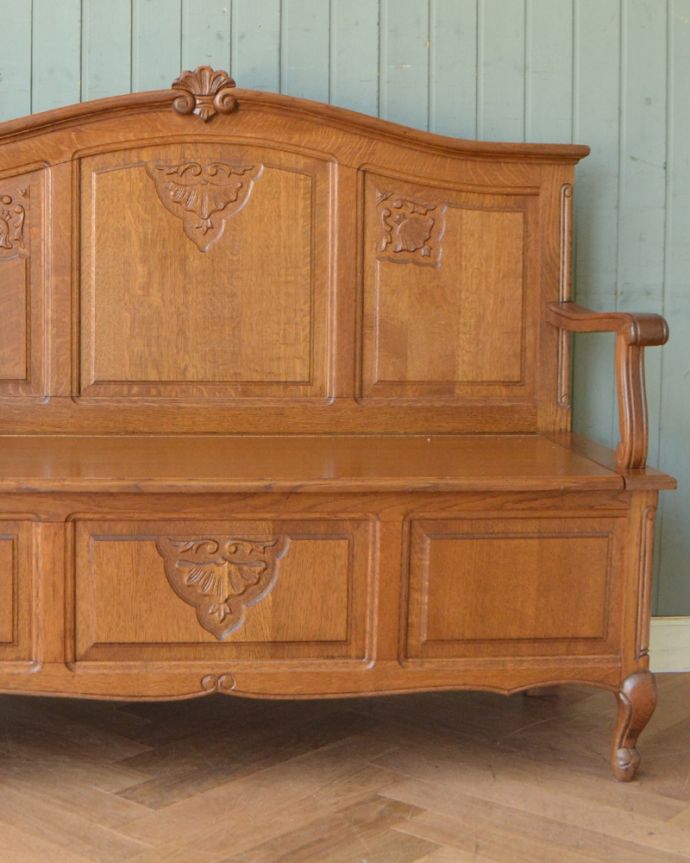 ロイドルームボックス アンティーク家具 フランスの素敵なアンティーク家具、木製のベンチボックス。落ち着いたオークの色合いは、和室や書斎にもあわせやすいのでオススメです。(j-1789-f)