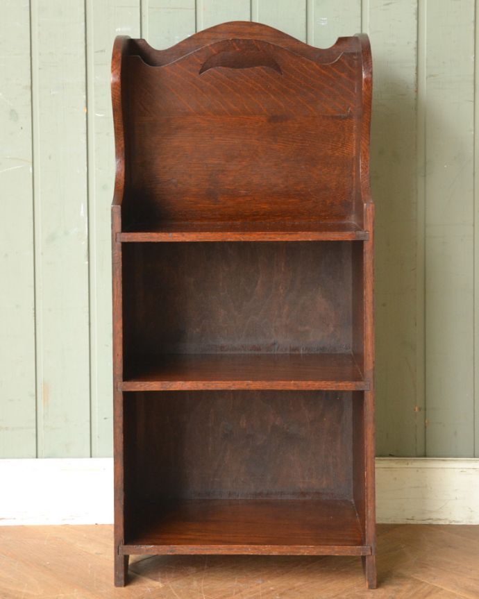 マガジンラック　アンティーク家具　英国の小さなアンティーク家具、持ち手が付いた便利な木製のマガジンラック。このマガジンラックなら、新聞さえ特別な気分で収納できますね。(j-1792-f)