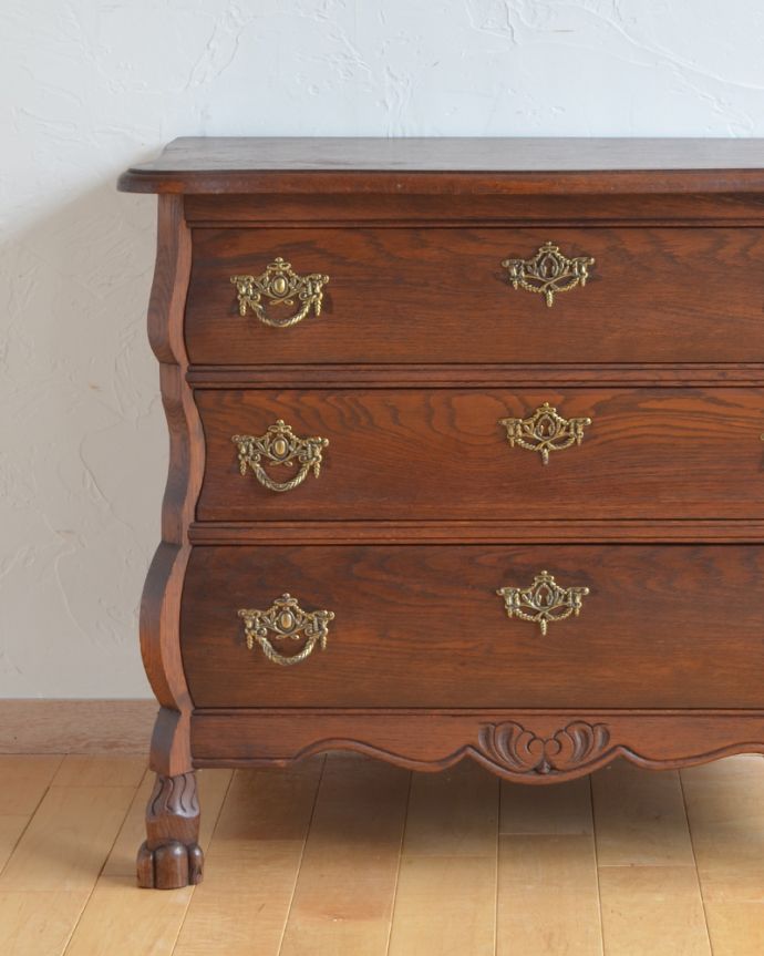 アンティークのチェスト アンティーク家具 ヨーロッパの美しい小さなアンティーク家具、フランスの3段チェスト。「見せる収納」!置く場所を選ばずに使えちゃう。(j-1793-f)