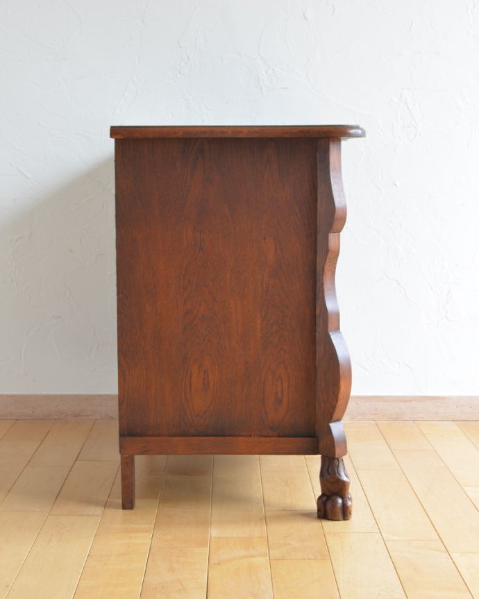 アンティークのチェスト アンティーク家具 ヨーロッパの美しい小さなアンティーク家具、フランスの3段チェスト。横から見てもステキ横から見るとこんな感じ。(j-1793-f)