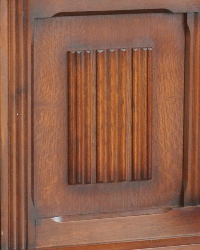 ブランケットボックス・収納ボックス　アンティーク家具　英国アンティーク家具、天板にまで彫りが施された、たっぷりお片づけできるアンティークコファ。重厚感を醸し出す彫り。(j-1818-f)