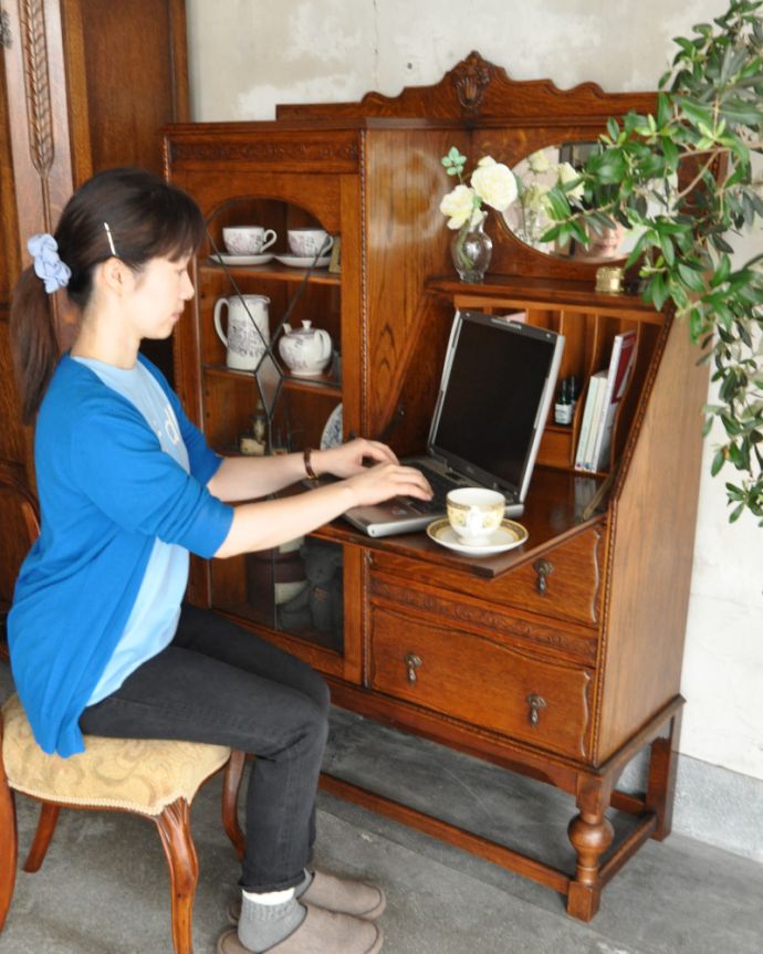 チーク材　アンティーク家具　本棚とデスク、ミラーまで付いた多機能なアンティーク家具、とっても便利なサイドバイサイド 。ビューロー機能は椅子を持ってくるだけでちょっとしたデスクにもなります。(j-1833-f)