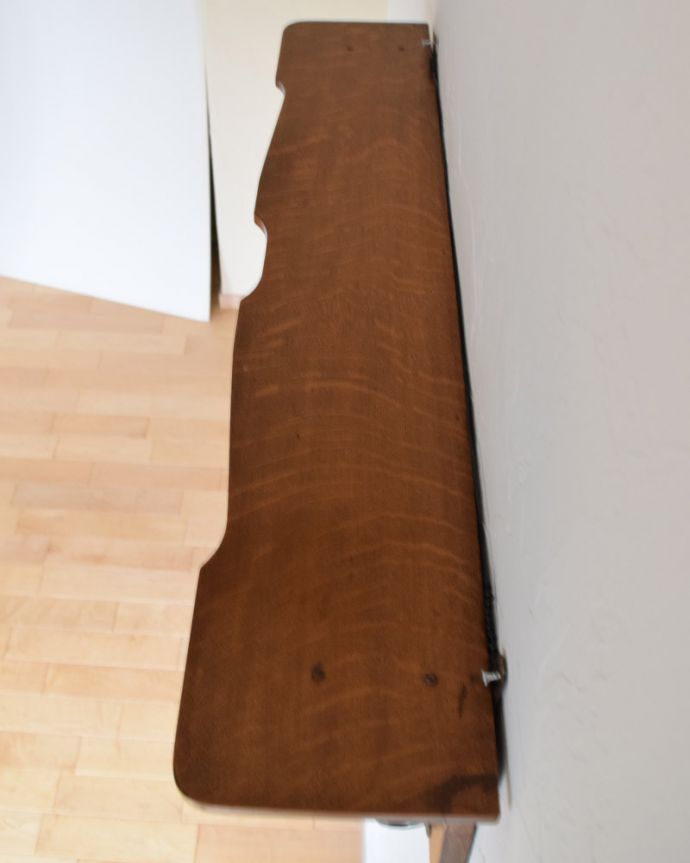 ウォールシェルフ・ウォールハンガー　アンティーク家具　フランスアンティーク家具、帆船が彫刻されたウォールハンガー（壁付けシェルフ）。たっぷりとディスプレイができる天板です。(j-1840-f)