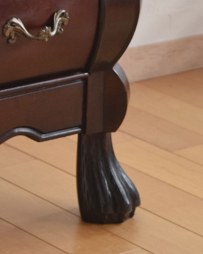 アンティークのチェスト　アンティーク家具　マホガニー材のチェスト（コモード）、高級感溢れるアンティーク家具。どっしり貫禄のある脚先。(j-1846-f)