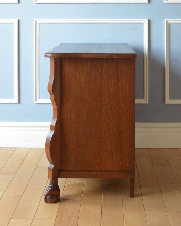 アンティークのチェスト アンティーク家具 フランス輸入のアンティーク家具、オーク材の3段チェスト(コモード)。横から見てもステキ横から見るとこんな感じ。(j-1847-f)