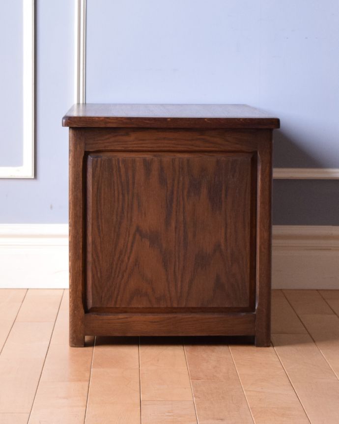 ブランケットボックス・収納ボックス　アンティーク家具　箱型の収納家具はコファー、オーク材のアンティーク家具。サイドから見てもキレイです！どこから見てもかっこいいのでご安心くださいね。(j-1848-f)