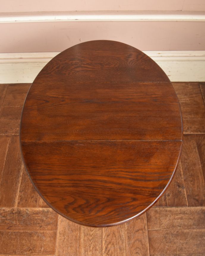 ロイドテーブル　アンティーク家具　アンティークの英国家具、伸張式で便利なコーヒーテーブル（サイドテーブル）。天板もピカピカにお直ししました。(j-1851-f)