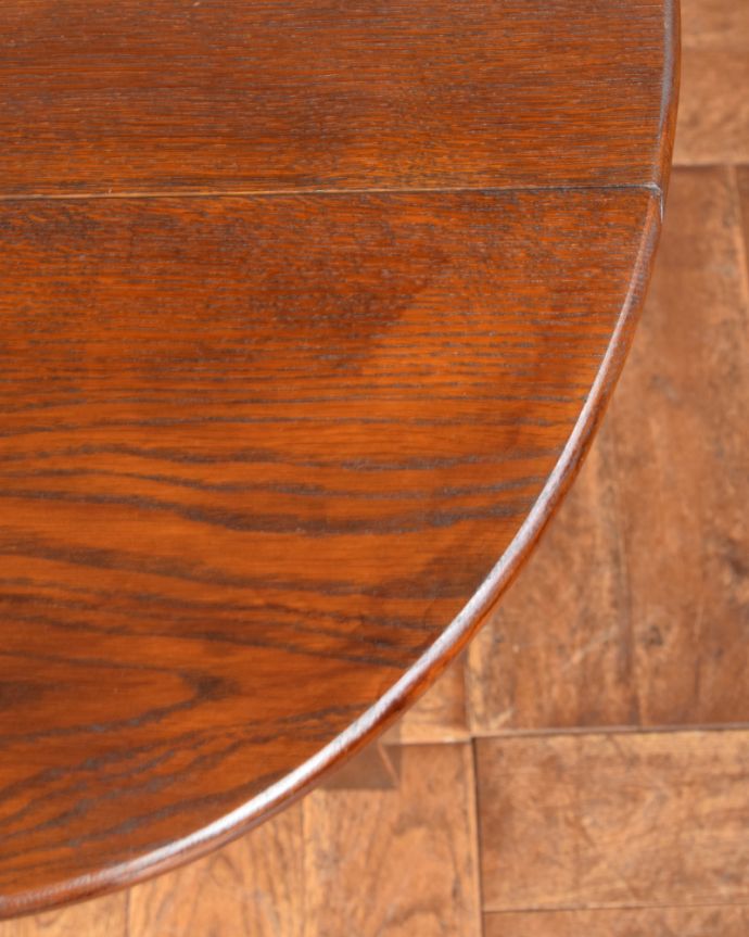 ロイドテーブル　アンティーク家具　アンティークの英国家具、伸張式で便利なコーヒーテーブル（サイドテーブル）。メンテナンスをしてありますので、つなぎ目も美しいです。(j-1851-f)