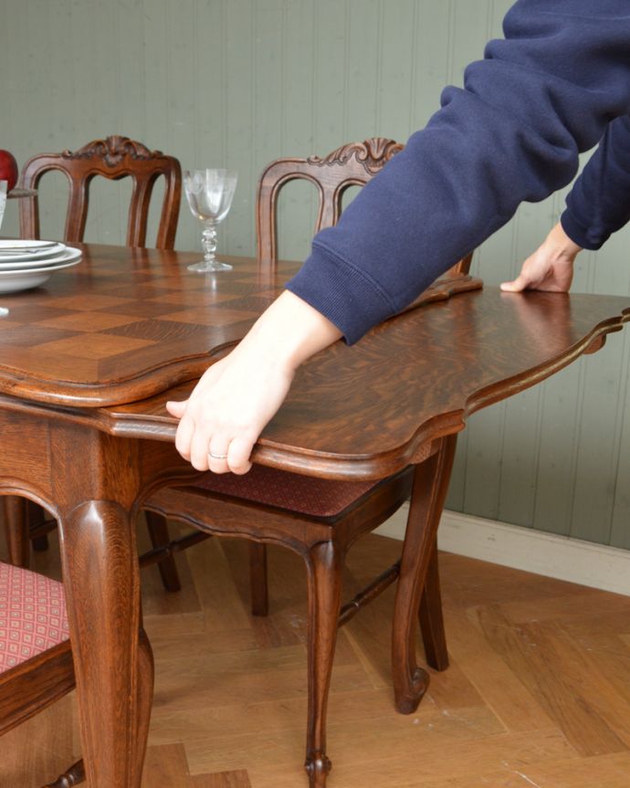 ロイドテーブル アンティーク家具 3WAYで楽しめるドローリーフテーブル(伸張式)、南プロヴァンスのアンティーク家具。天板は引っ張り出すだけであっという間に大きくなります。(j-1855-f)