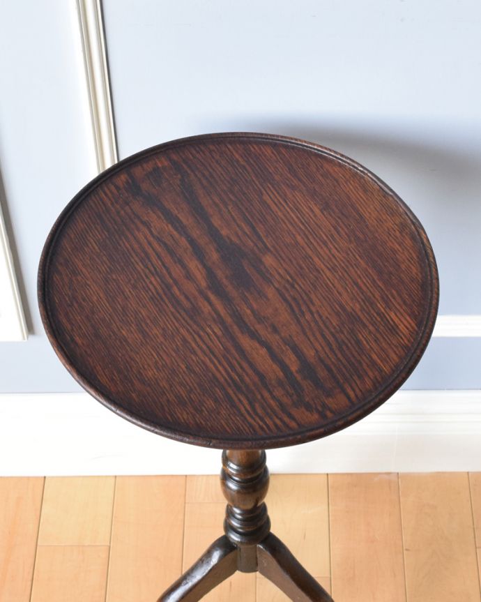 ロイドテーブル　アンティーク家具　イギリスのお洒落なアンティーク家具、クラシックなワインテーブル（オーク材）。可愛い真ん丸な天板。(j-1857-f)