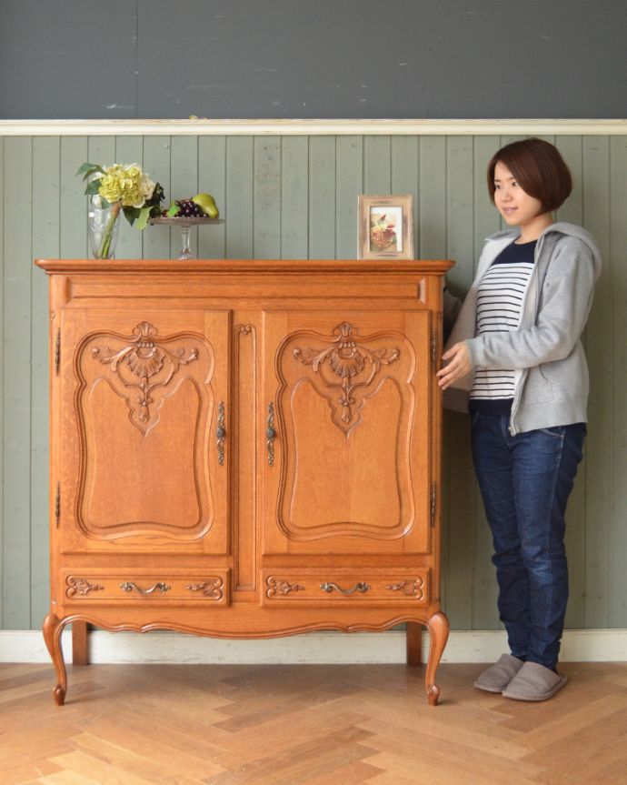 アンティークのキャビネット アンティーク家具 南フランスのオシャレなキャビネット、アンティーク南仏家具。華のあるキャビネット。(j-1860-f)