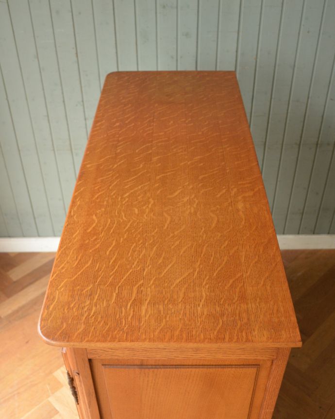 アンティークのキャビネット アンティーク家具 南フランスのオシャレなキャビネット、アンティーク南仏家具。天板の塗装もキレイに仕上げました。(j-1860-f)