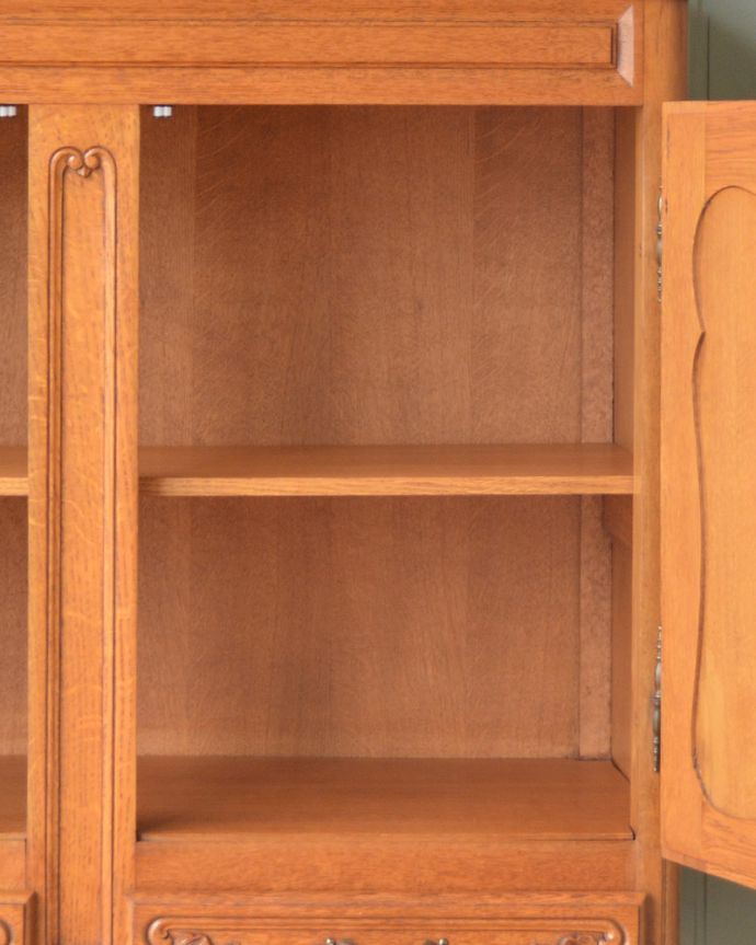 アンティークのキャビネット アンティーク家具 南フランスのオシャレなキャビネット、アンティーク南仏家具。棚板は可動です。(j-1860-f)