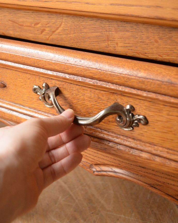 アンティークのキャビネット アンティーク家具 南フランスのオシャレなキャビネット、アンティーク南仏家具。優雅な曲線の取っ手。(j-1860-f)