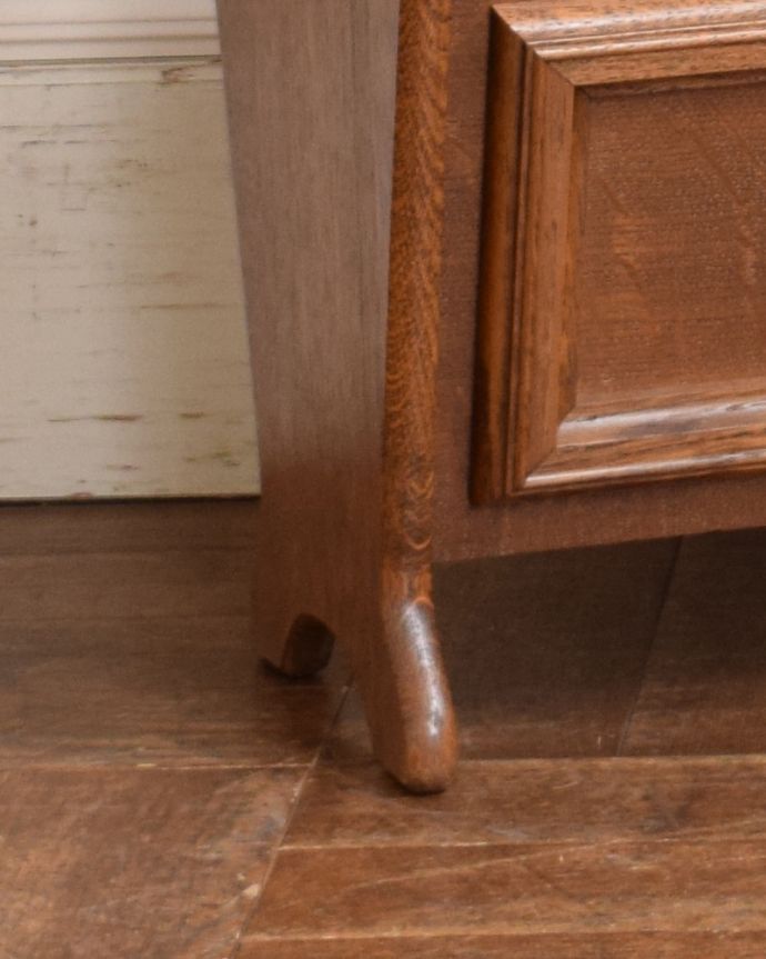 マガジンラック　アンティーク家具　いつでもどこでも使えるテーブル付きのアンティークマガジンラック（オーク材）。メンテナンスしているので安心してお使いいただけます。(j-1862-f)