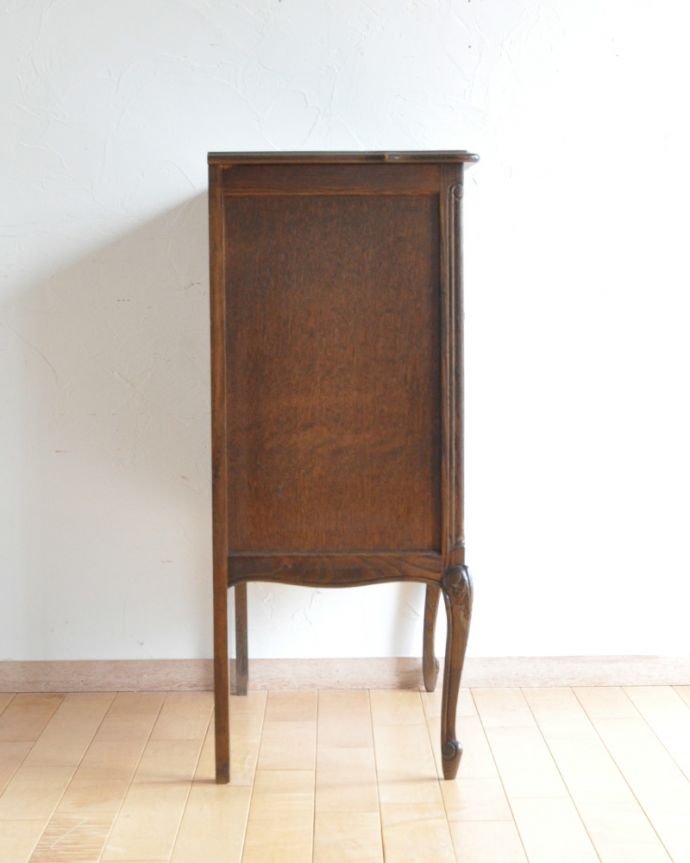 アンティークのチェスト アンティーク家具 シルエットの美しい4段チェスト、フランスのアンティーク家具。サイドも額縁のような高級感のある彫。(j-1872-f)