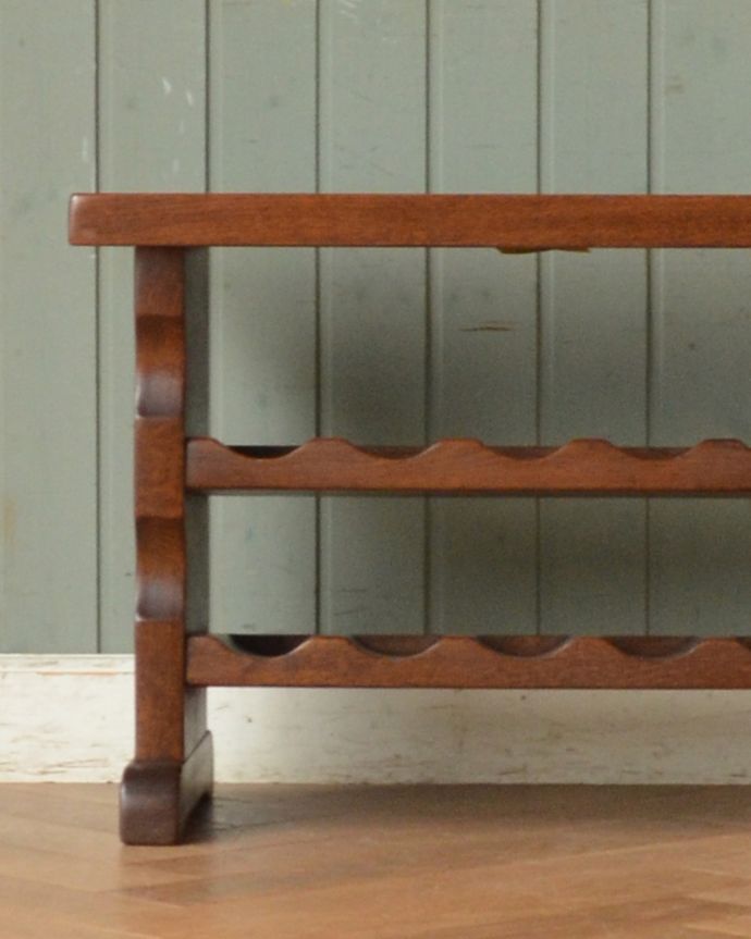 めずらしい家具　アンティーク家具　フランス輸入のオーク材、アンティーク木製ワインラック（10本用）。ホームパーティーを盛り上げ、夜の晩酌タイムがより楽しみになる事間違いなしです。(j-1883-f)