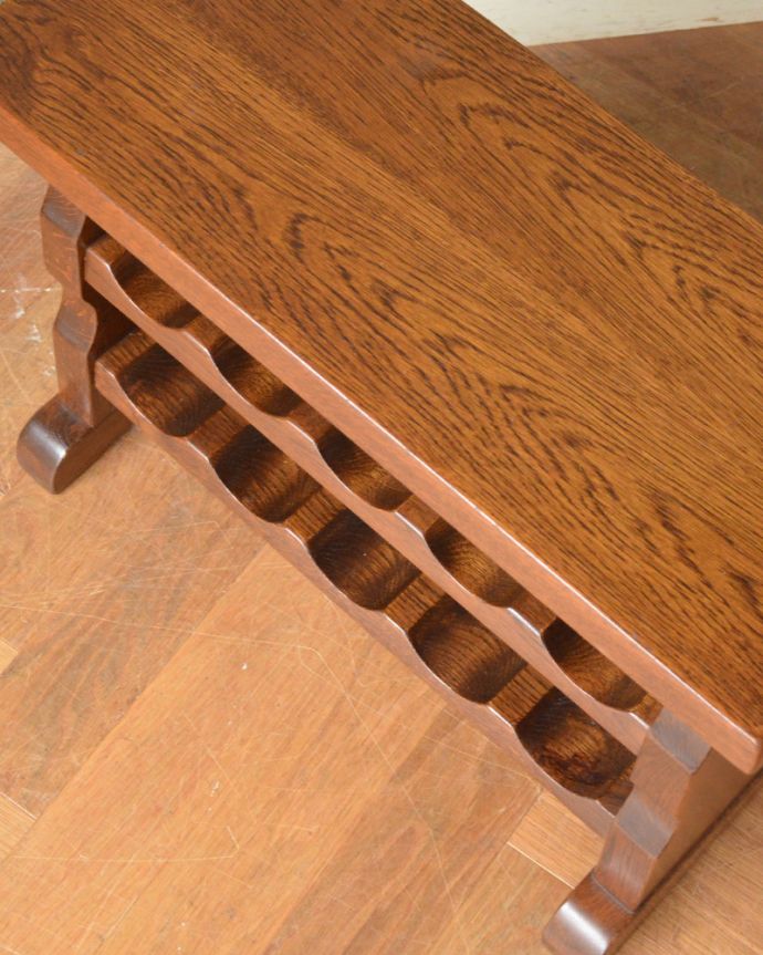 めずらしい家具　アンティーク家具　フランス輸入のオーク材、アンティーク木製ワインラック（10本用）。１本１本置けるので出し入れがしやすいです。(j-1883-f)