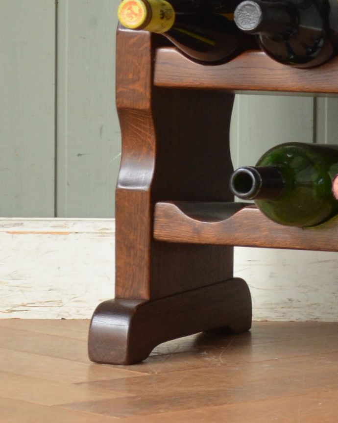 めずらしい家具　アンティーク家具　フランス輸入のオーク材、アンティーク木製ワインラック（10本用）。しっかりした脚なので安定感があります。(j-1883-f)