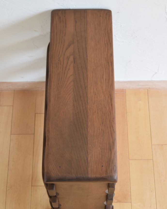 めずらしい家具　アンティーク家具　フランス輸入のオーク材、アンティーク木製ワインラック（12本用）。奥行きも浅いので置く場所も選びません。(j-1886-f)