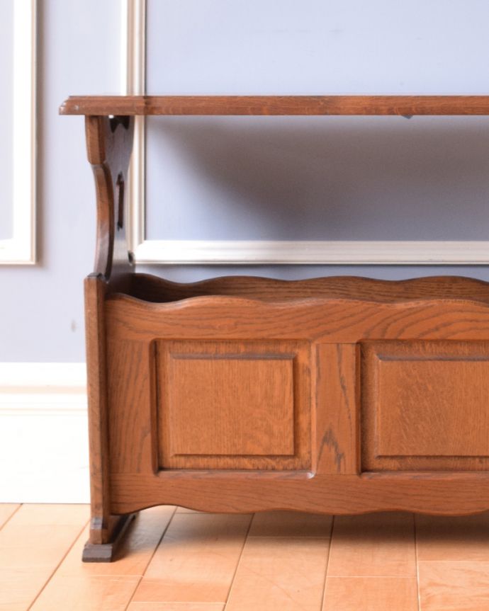 マガジンラック アンティーク家具 横から見てもお洒落なアンティーク家具、天板付きの便利なマガジンラック。ベッドやソファの横など、どこにでもちょこんと置けるコンパクトサイズで便利です。(j-1887-f)