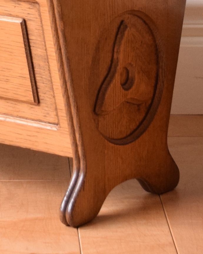 マガジンラック　アンティーク家具　上にも収納付きの便利なオーク材のアンティークマガジンラック。メンテナンスしているので安心してお使いいただけます。(j-1888-f)