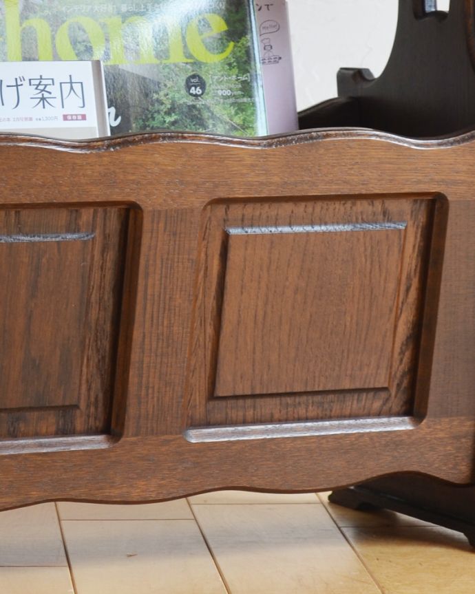 マガジンラック アンティーク家具 落ち着いたブラウンカラーのアンティーク家具、テーブル付きのマガジンラック。デザインもオシャレ!和洋問わず、使いやすいのが魅力です。(j-1889-f)